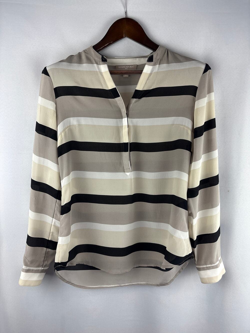 Women’s Banana Republic Small Gray, Black White Blouse